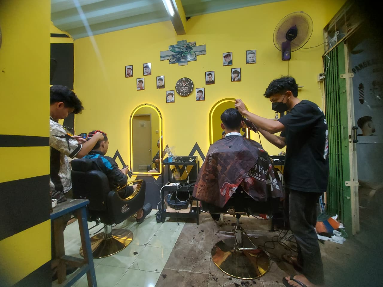 HAIRCUT HD Interior
